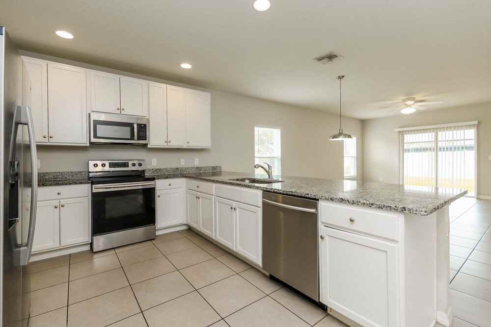 670 Basingstoke Ct - Photo 7 of 16