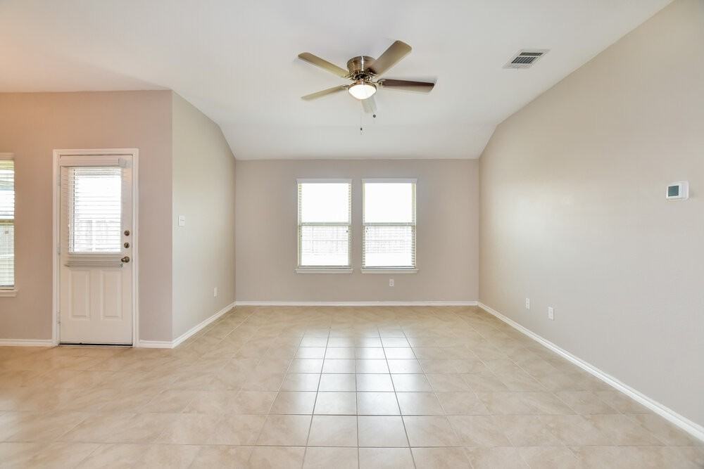 965 Corbitt Ln - Photo 5 of 16