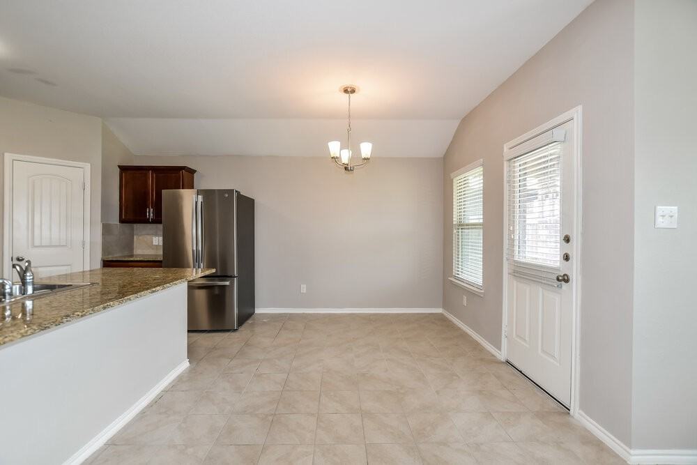 965 Corbitt Ln - Photo 6 of 16