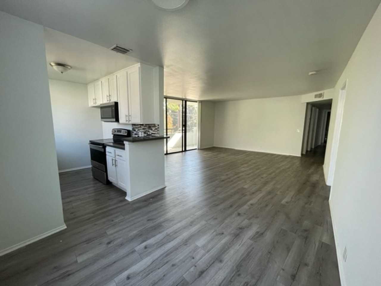 Parkview Terrace | Renovated and Spacious Apartments in Highland Park - Photo 7 of 19