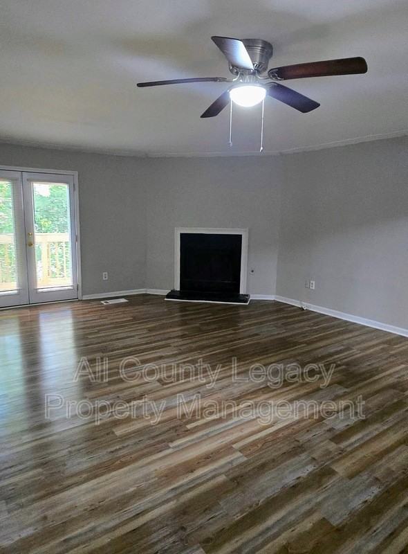 917 S Indian Creek Dr - Photo 2 of 8
