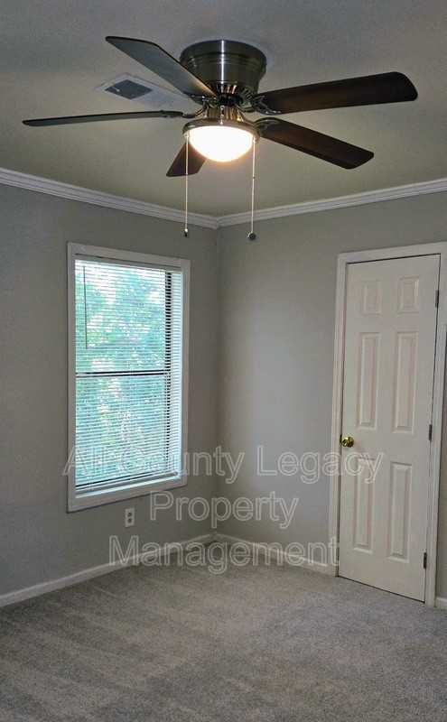 917 S Indian Creek Dr - Photo 5 of 8