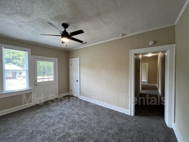1186 Rayner St - Photo 3 of 10