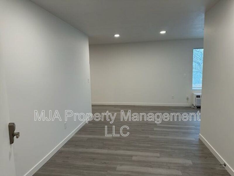 500 E Fort Union Blvd - Photo 5 of 21