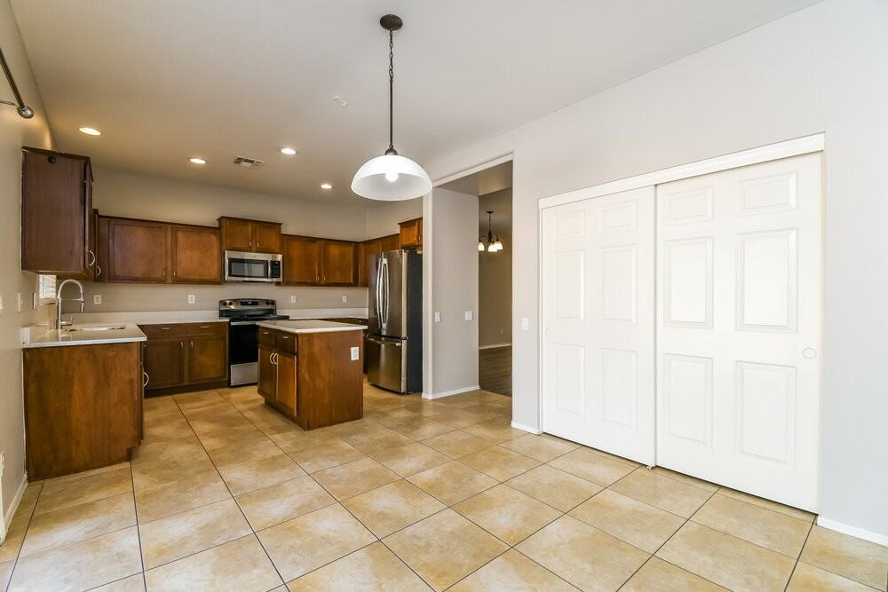 5206 W Glass Ln - Photo 7 of 17