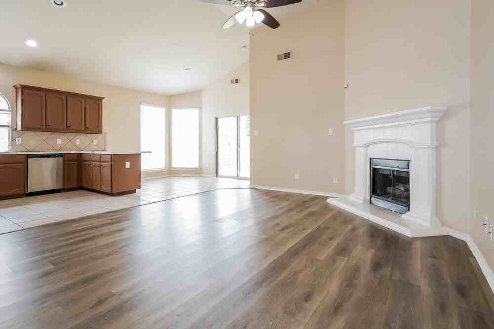 12817 Dorset Dr - Photo 4 of 16