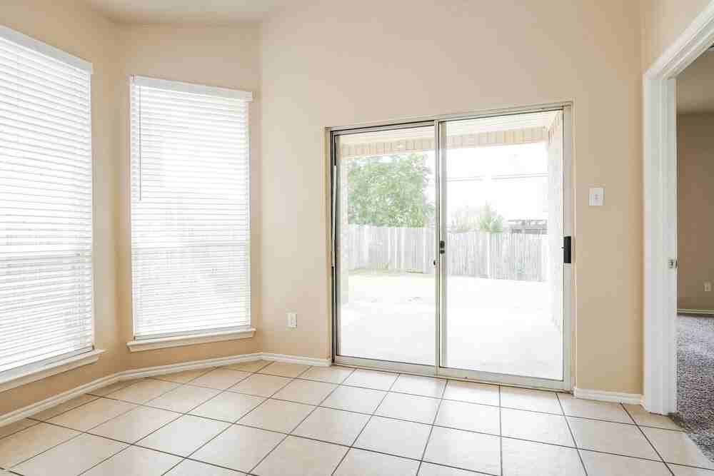 12817 Dorset Dr - Photo 5 of 16
