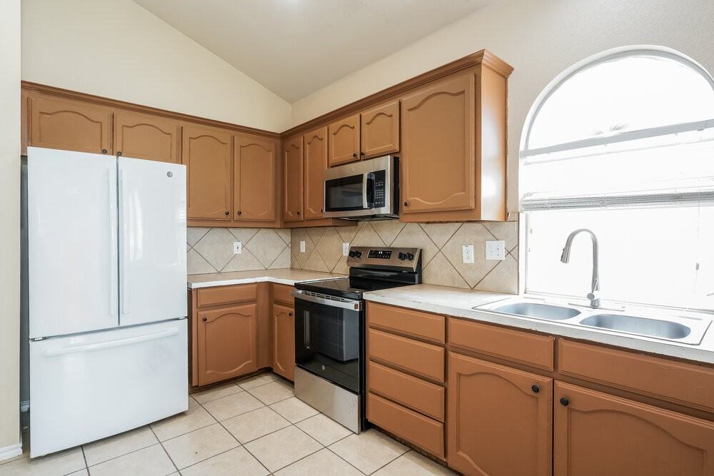 12817 Dorset Dr - Photo 6 of 16