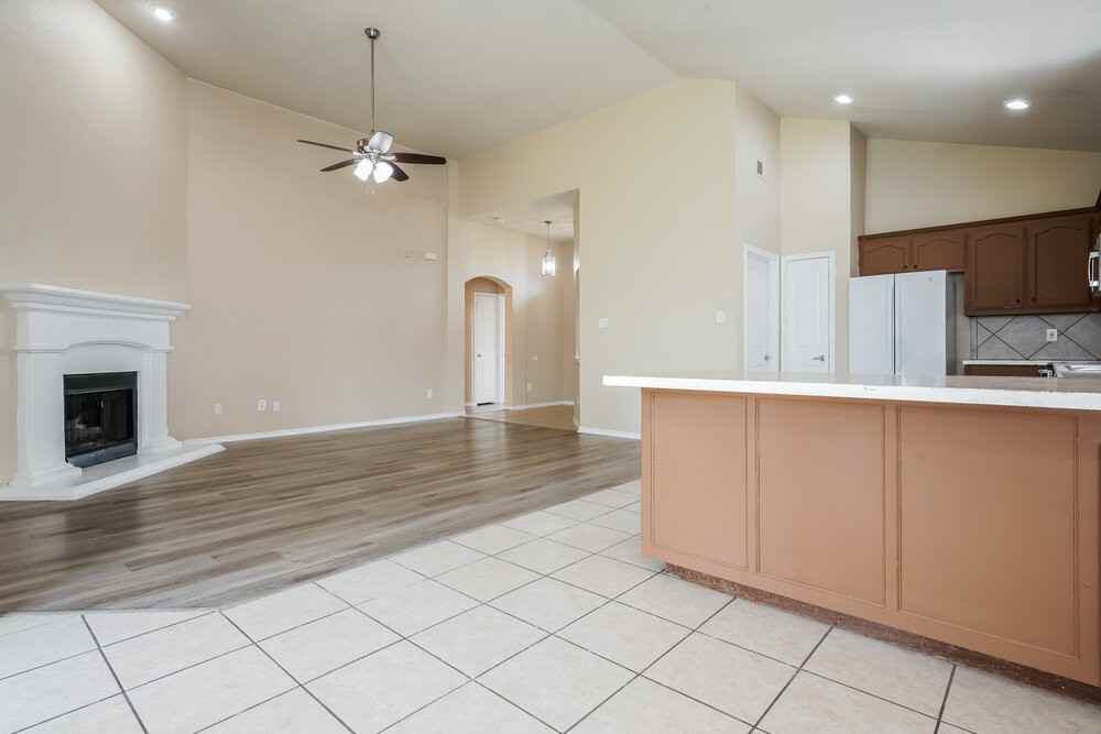 12817 Dorset Dr - Photo 7 of 16