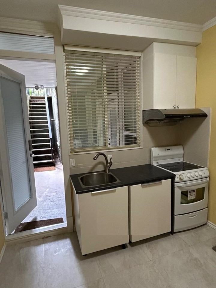 2752 162 Street - Photo 2 of 8