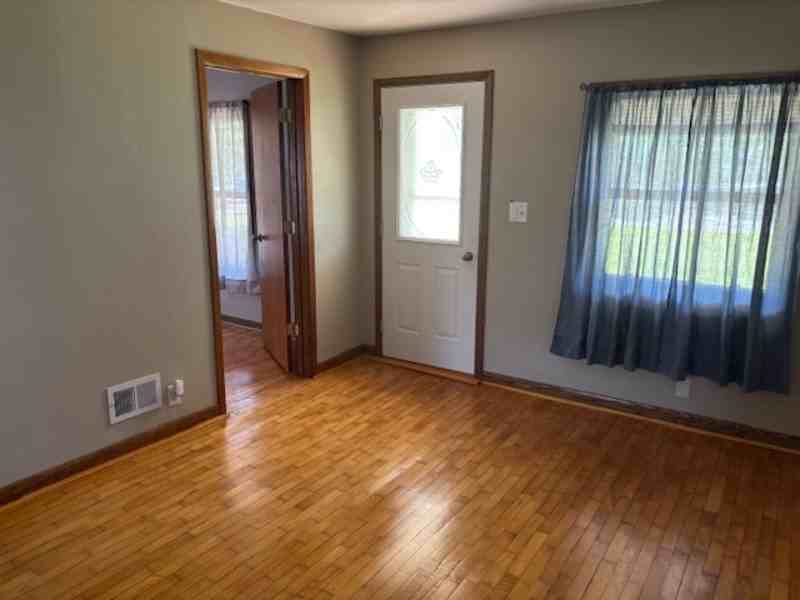 806 Main St - Photo 3 of 14