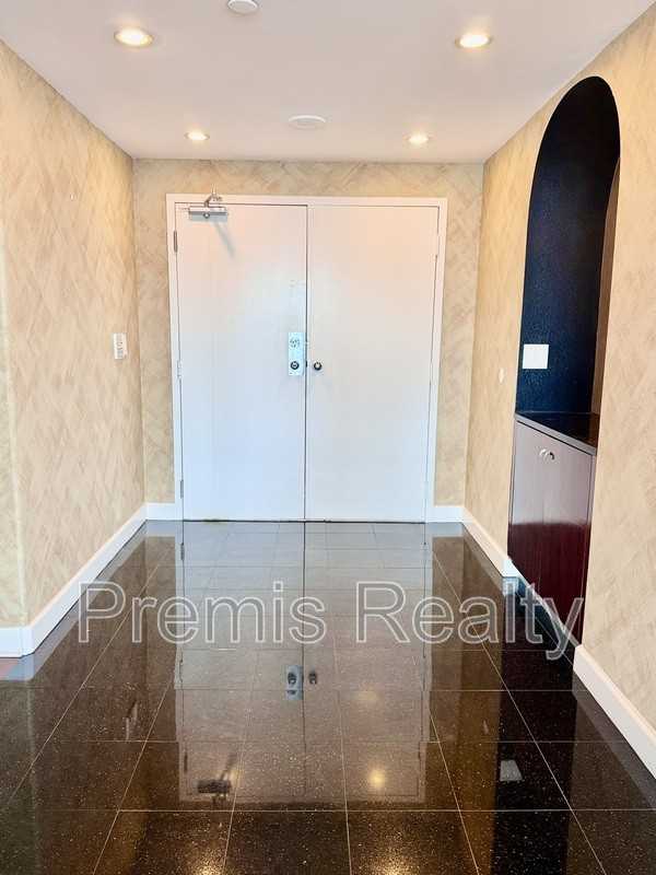 1540 Gulf Boulevard - Photo 2 of 50