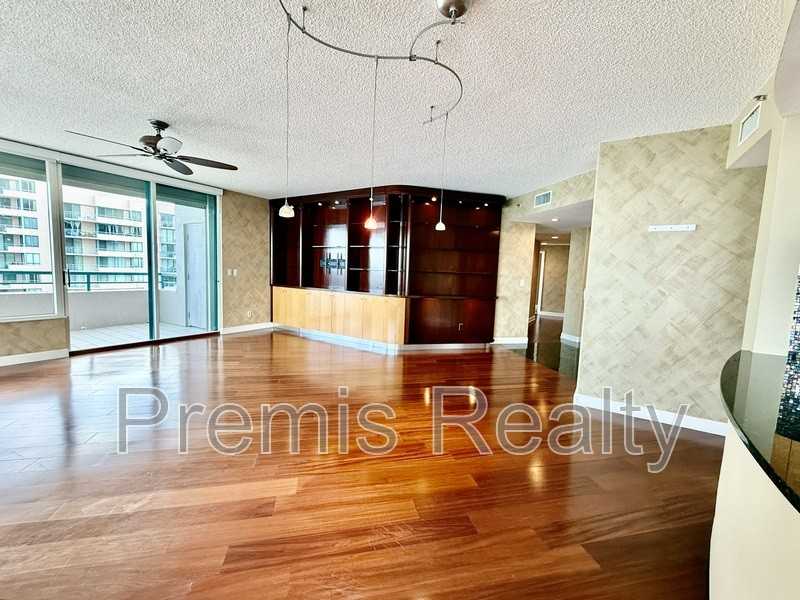 1540 Gulf Boulevard - Photo 3 of 50