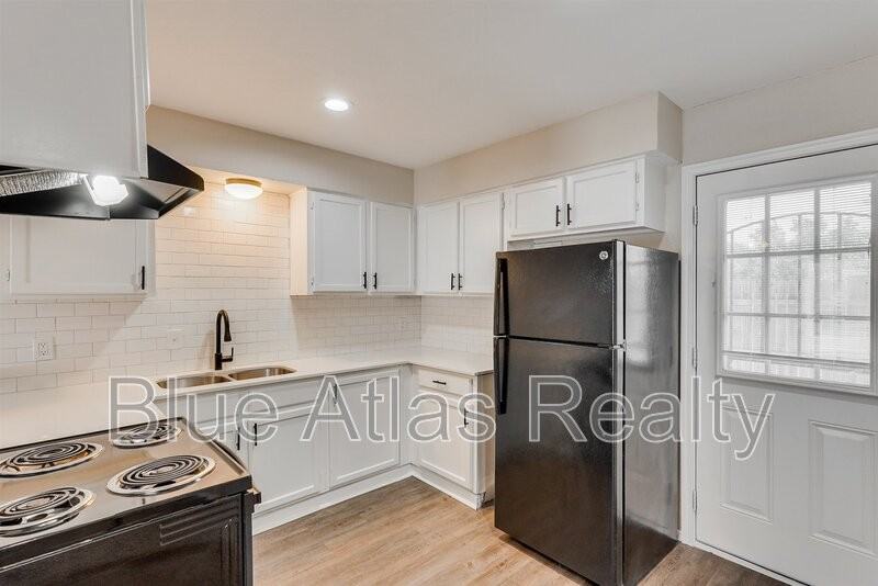 406 Noble Avenue - Photo 4 of 26