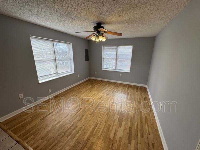502 N Hope St - Photo 2 of 4