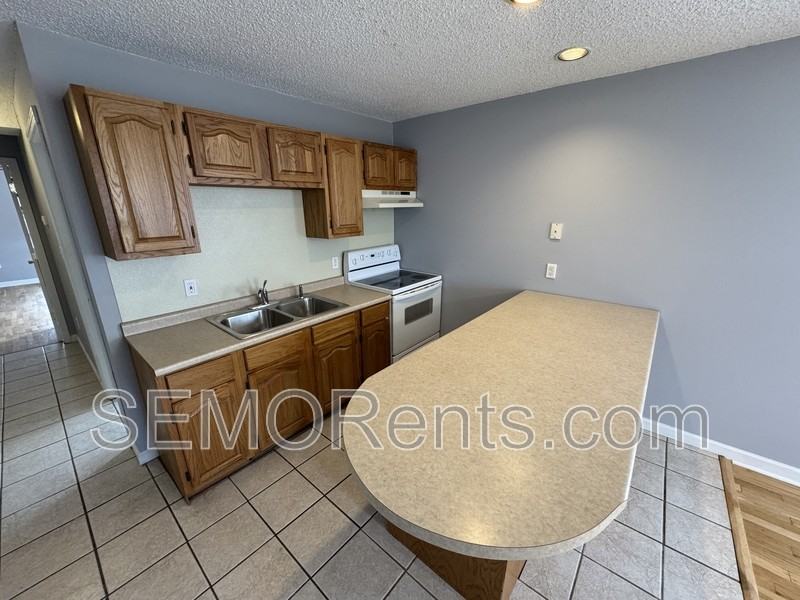 502 N Hope St - Photo 3 of 4