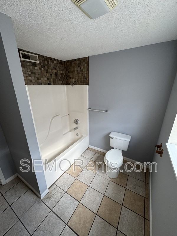 502 N Hope St - Photo 4 of 4