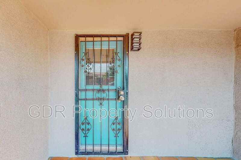 1717 Griegos Rd Nw #B - Photo 4 of 25