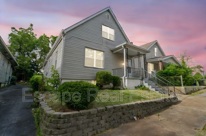 5834 Victoria Ave - Photo 3 of 25