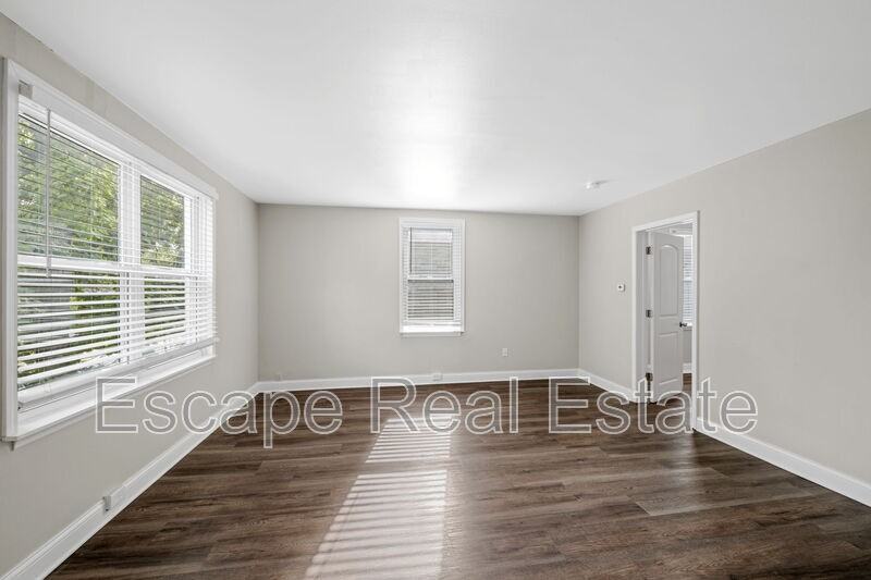 5834 Victoria Ave - Photo 5 of 25