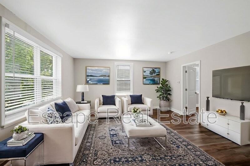 5834 Victoria Ave - Photo 6 of 25