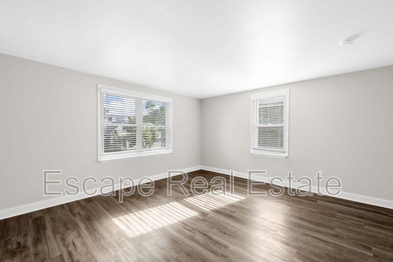 5834 Victoria Ave - Photo 7 of 25