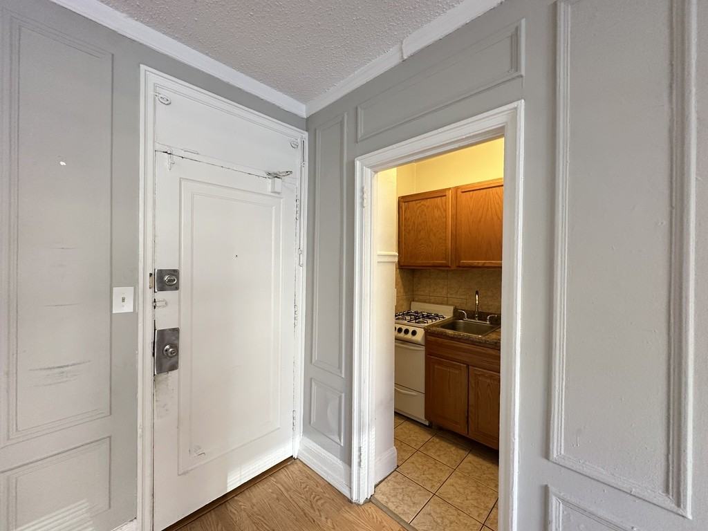 434 W Wellington Ave #609 - Photo 2 of 21