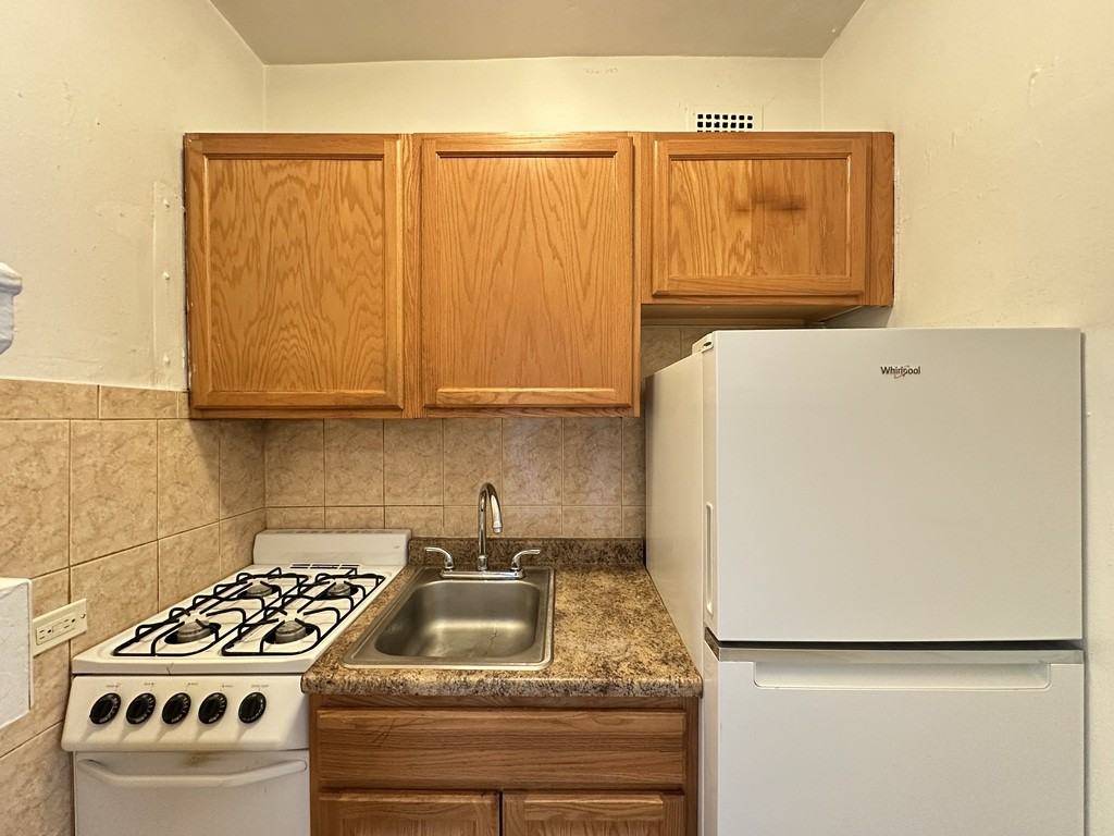 434 W Wellington Ave #609 - Photo 3 of 21