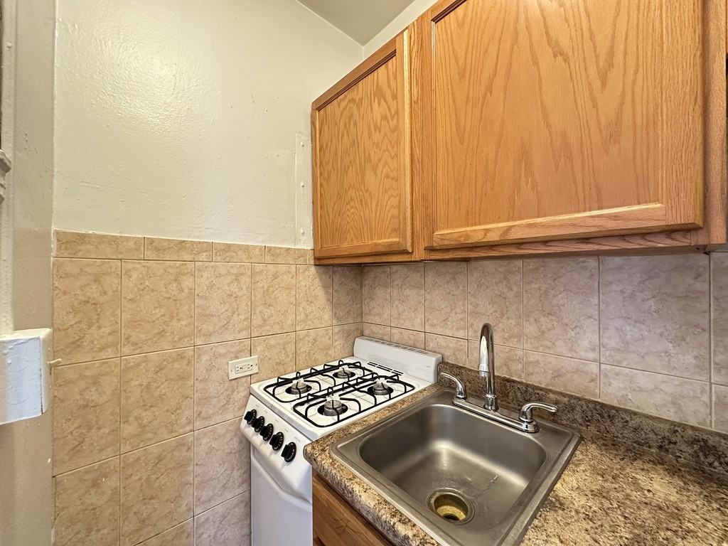 434 W Wellington Ave #609 - Photo 4 of 21