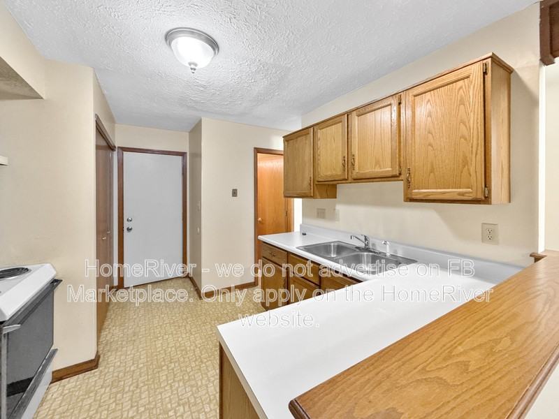 9426 Bridgewater Cir - Photo 4 of 21