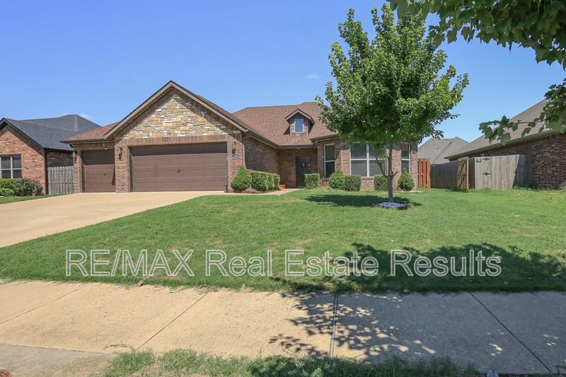 2306 Sw Cadwell Ave - Photo 2 of 44