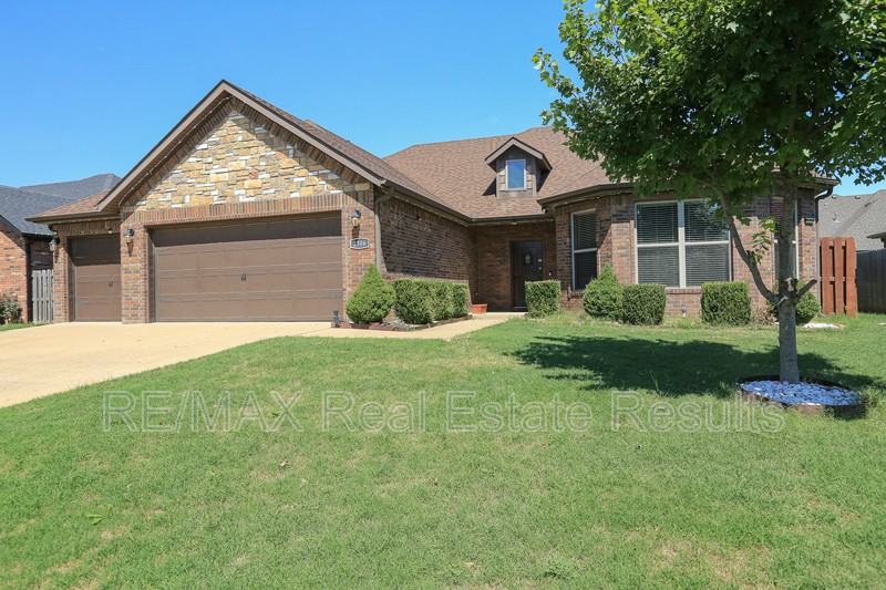 2306 Sw Cadwell Ave - Photo 3 of 44