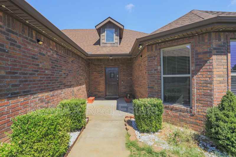 2306 Sw Cadwell Ave - Photo 5 of 44