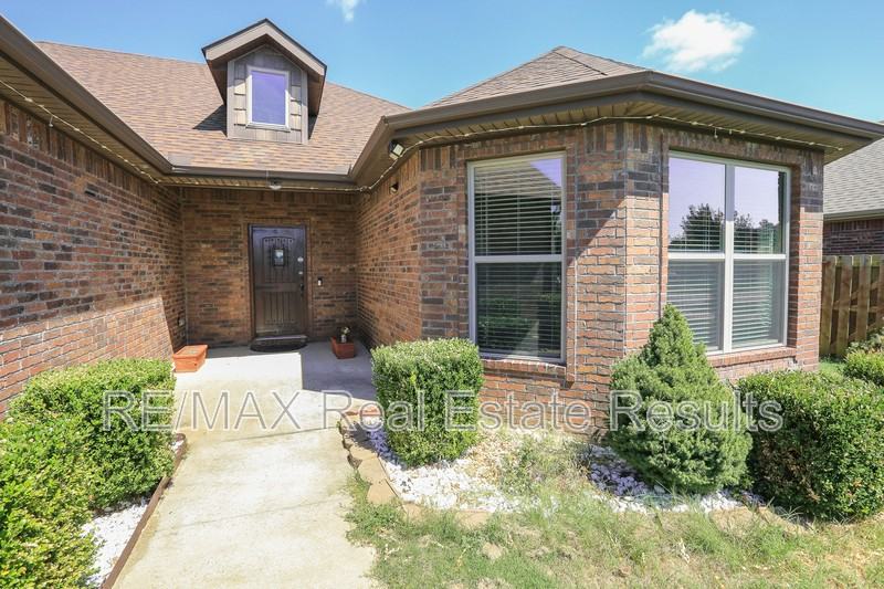 2306 Sw Cadwell Ave - Photo 6 of 44