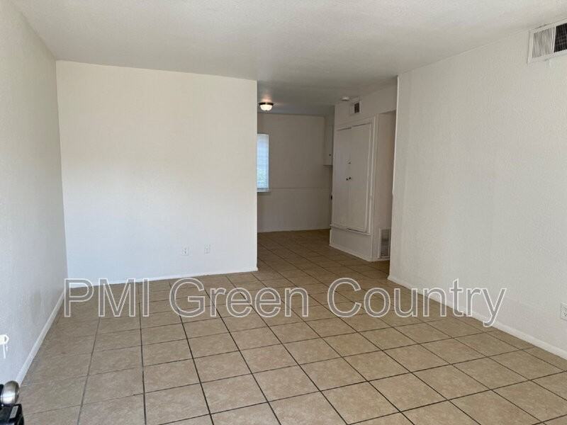 1412 S 73Rd Ave - Photo 4 of 13