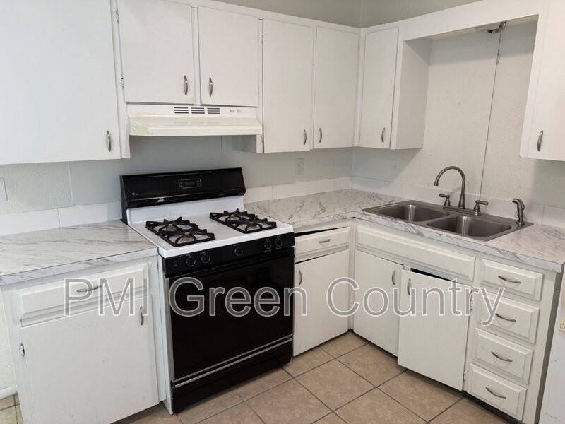 1412 S 73Rd Ave - Photo 6 of 13