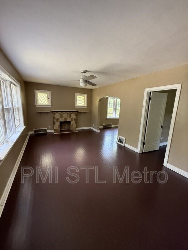 2134 Rosebud Ave - Photo 3 of 13
