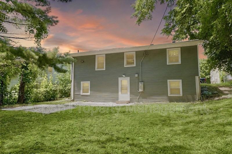 314 S Woodlawn Ave - Photo 2 of 13