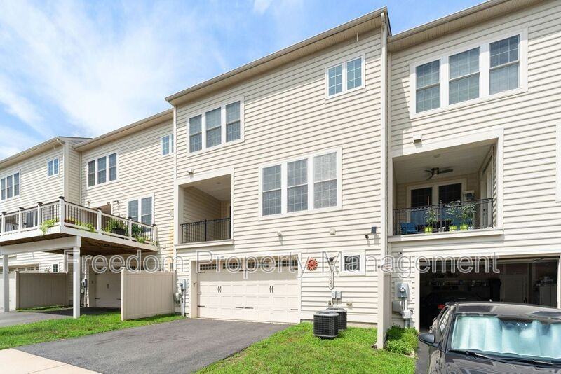 42524 Rowderbury Sq - Photo 2 of 50