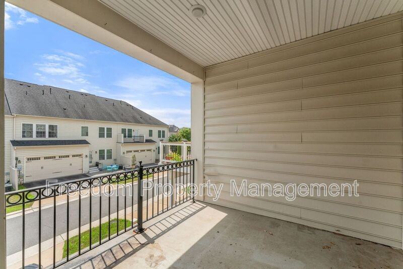 42524 Rowderbury Sq - Photo 3 of 50