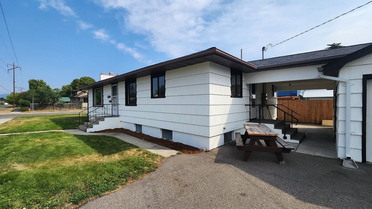 1310 S Catlin St - Photo 3 of 16