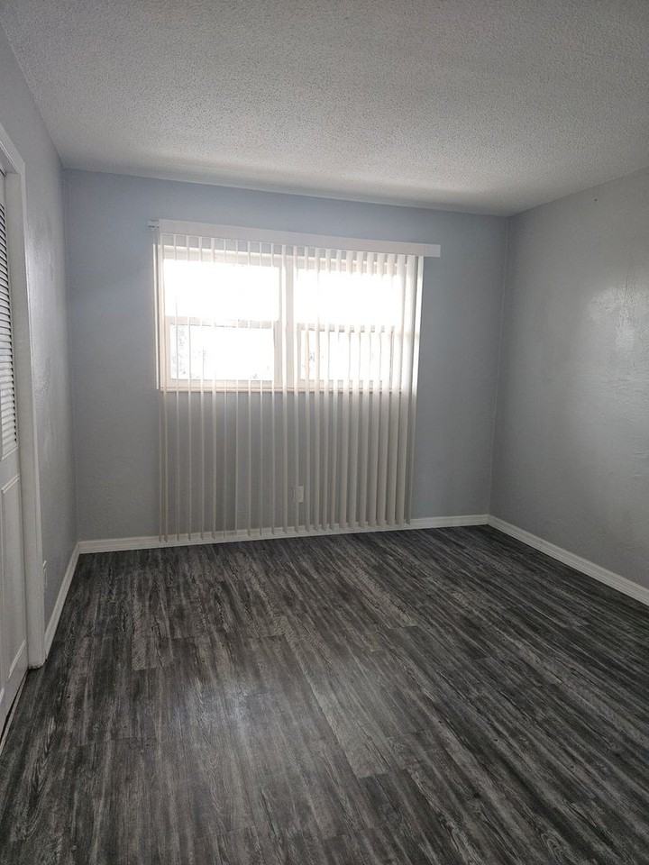 1825 N Atlantic Ave - Photo 4 of 9