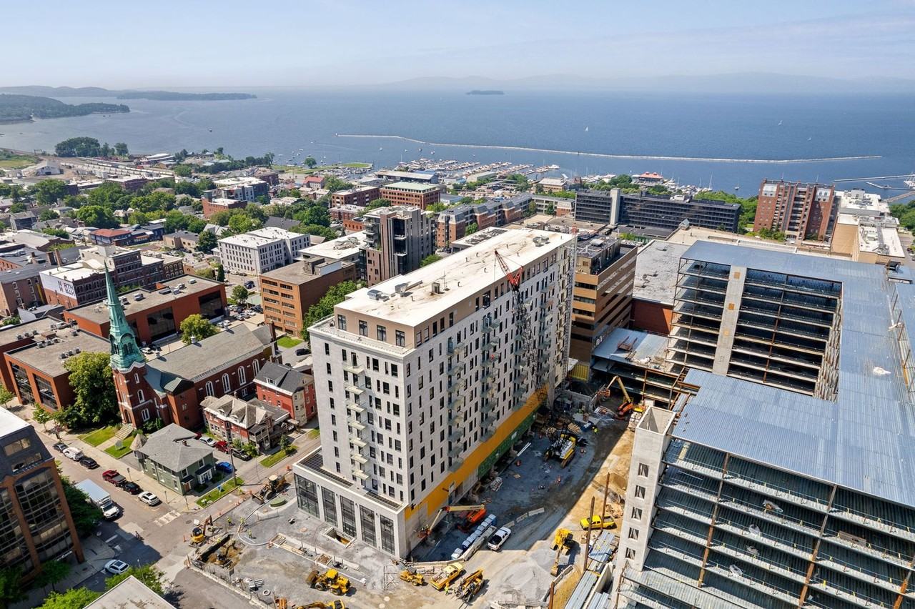 Bank Street Apartments at Burlington Square - Photo 6 of 44