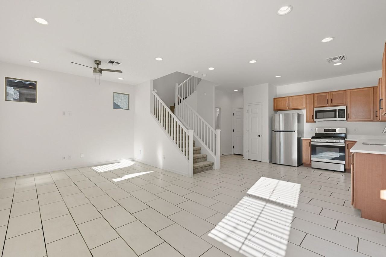 5821 West Pueblo Avenue - Photo 7 of 42