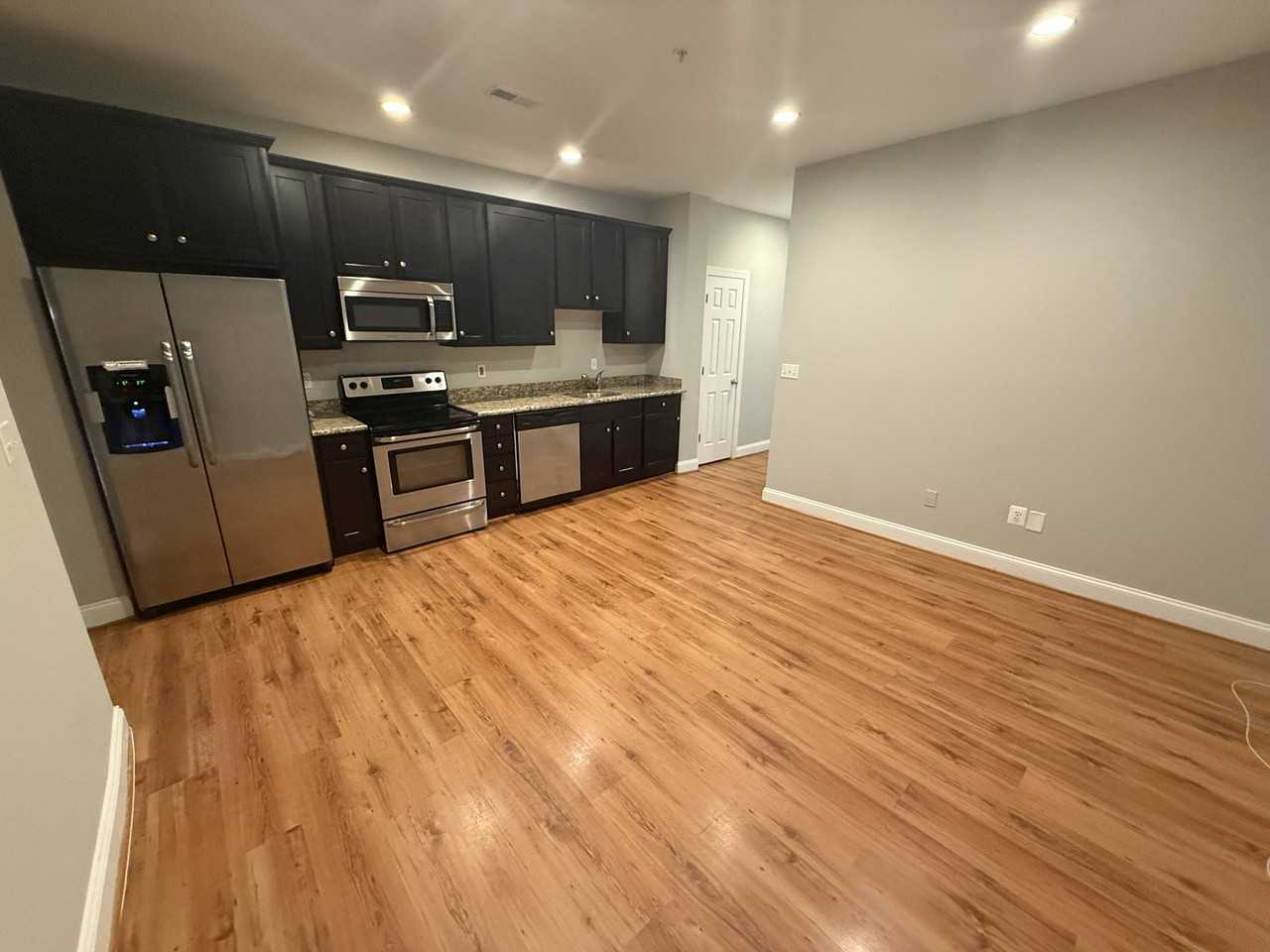 709 Irving St NE - Photo 5 of 40