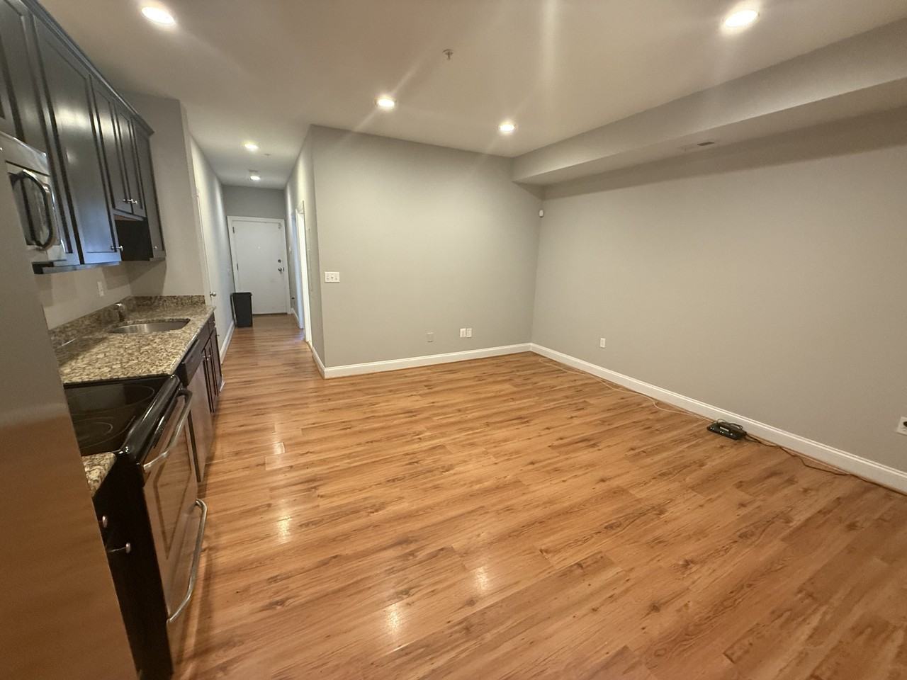 709 Irving St NE - Photo 6 of 40