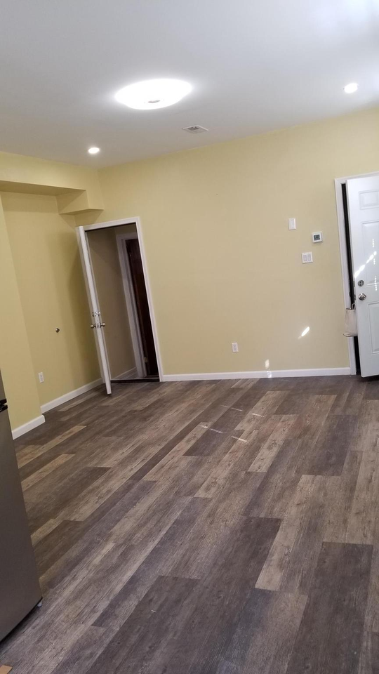 1120 Locust Street - Photo 6 of 9