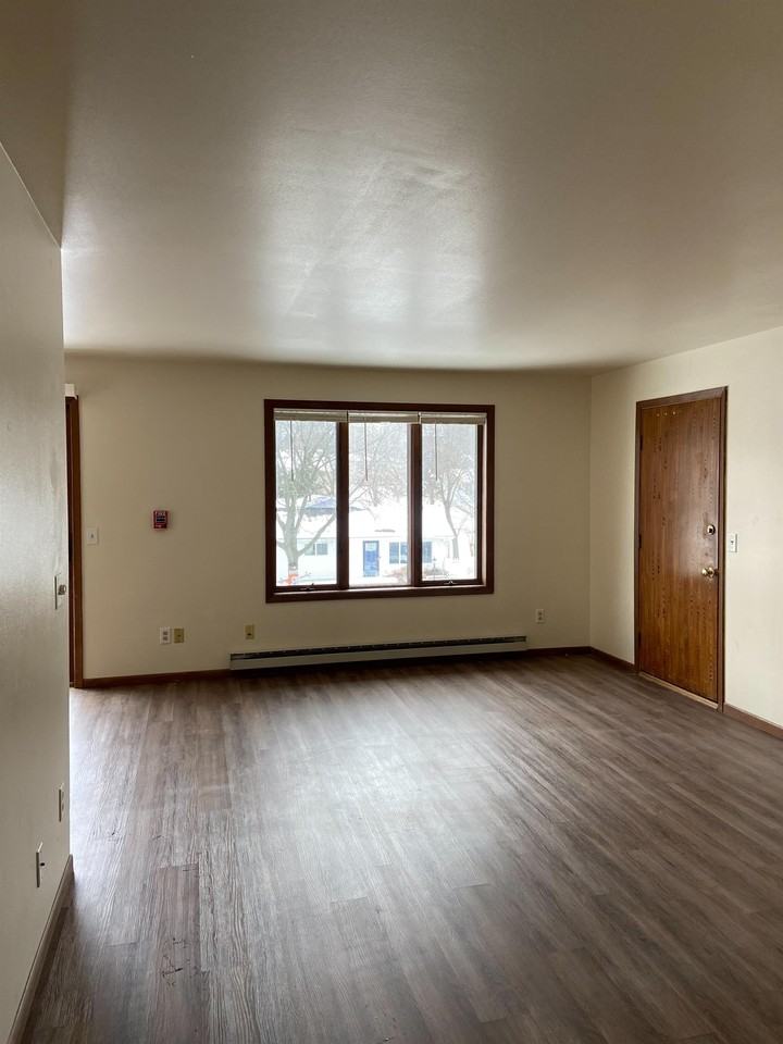 210 West John St. - Photo 2 of 8