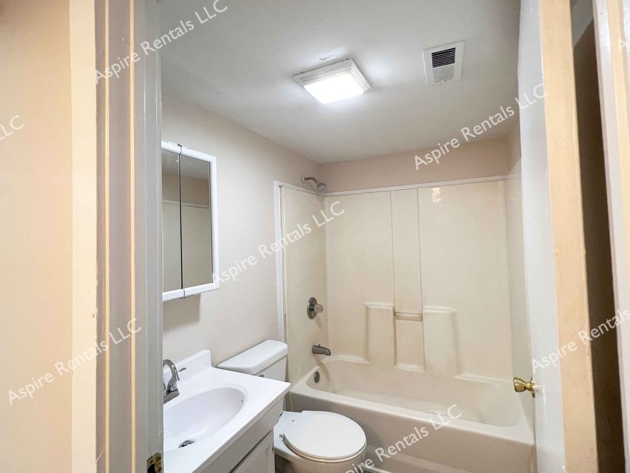 106 Oak St - Photo 2 of 10