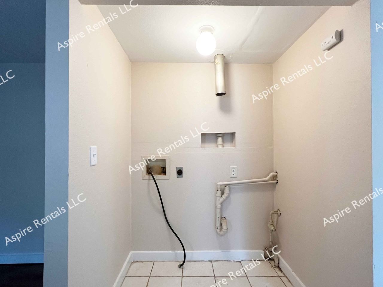 106 Oak St - Photo 4 of 10